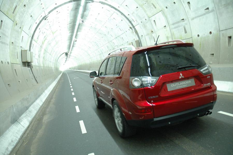  Mitsubishi Outlander 2005 года  (фото 63 из 77)